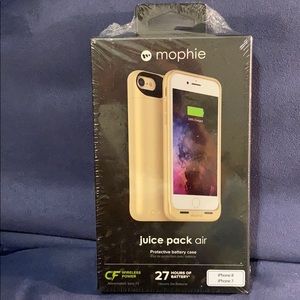 Gold exterior Mophie juice pack air. 27 hours